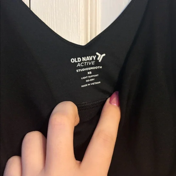 Black old navy tank top - Picture 2 of 4